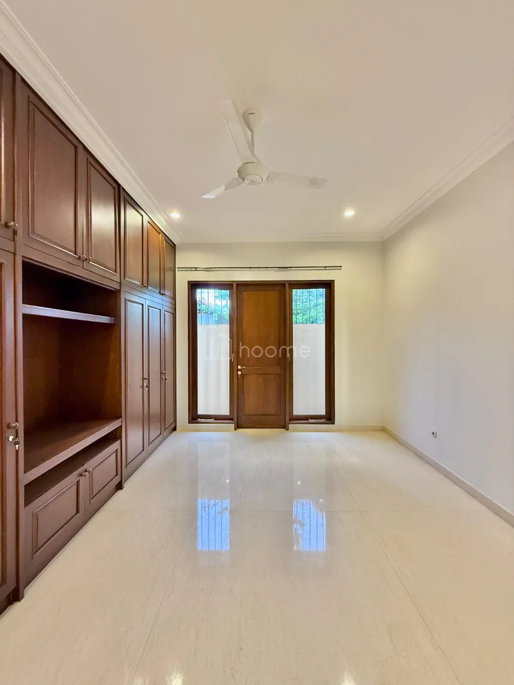 Jual Rumah di Dalam Komplek Lebak Bulus, Jakarta Selatan - Baru Renovasi, Ada Kolam Renang