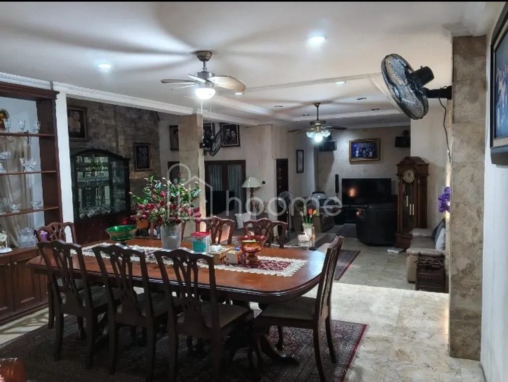 Dijual Rumah & Tempat Usaha di Johar Baru