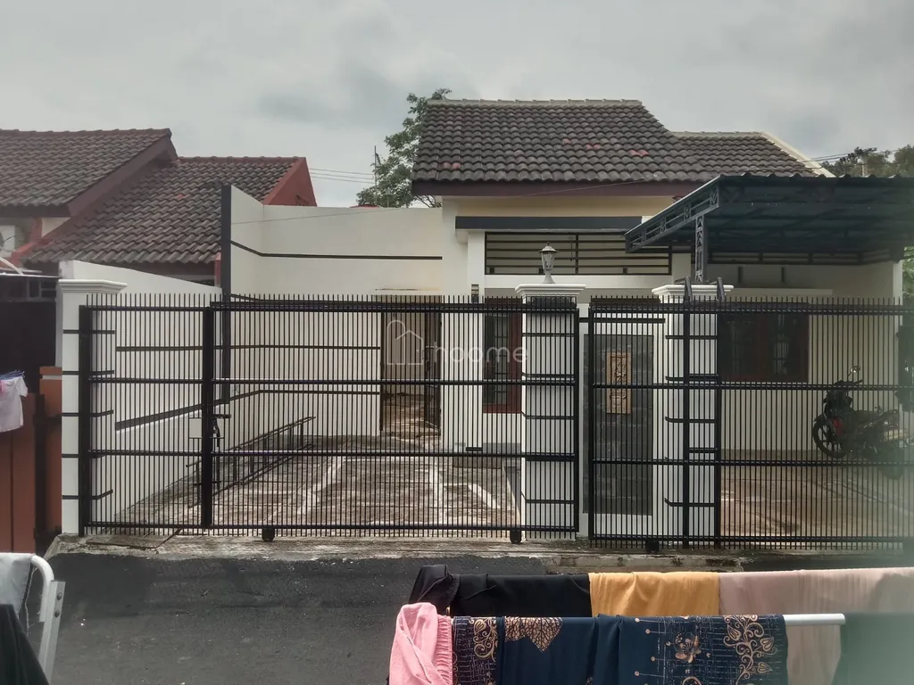 Disewakan Rumah di Sindang Kemuning Asri dengan Carport yang luas untuk 2 Mobil