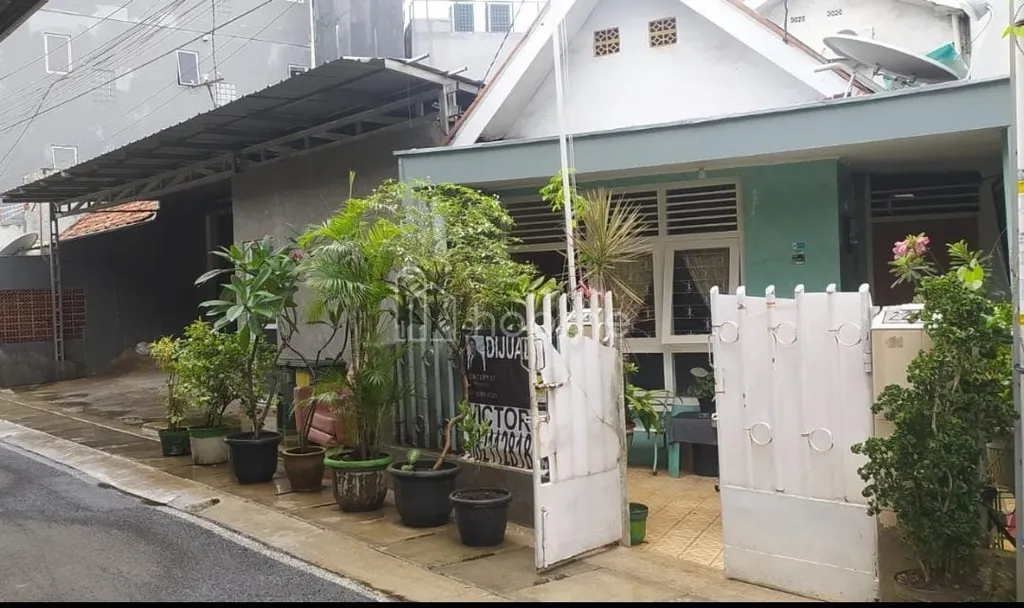 Dijual Tanah Lokasi Strategis - Bangunan Lama -  Dijual Cepat - Murah