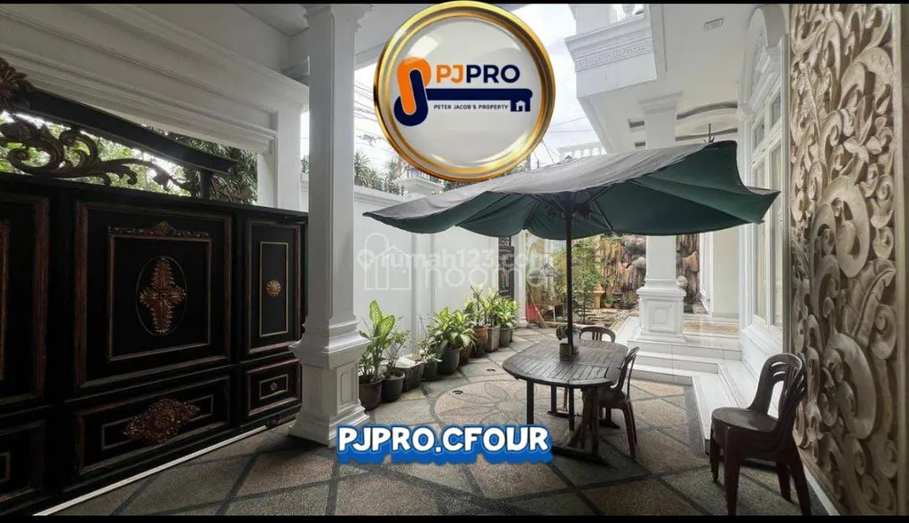 Dijual Rumah Mewah Private Kolam Renang di Duren Sawit Jakarta Timur