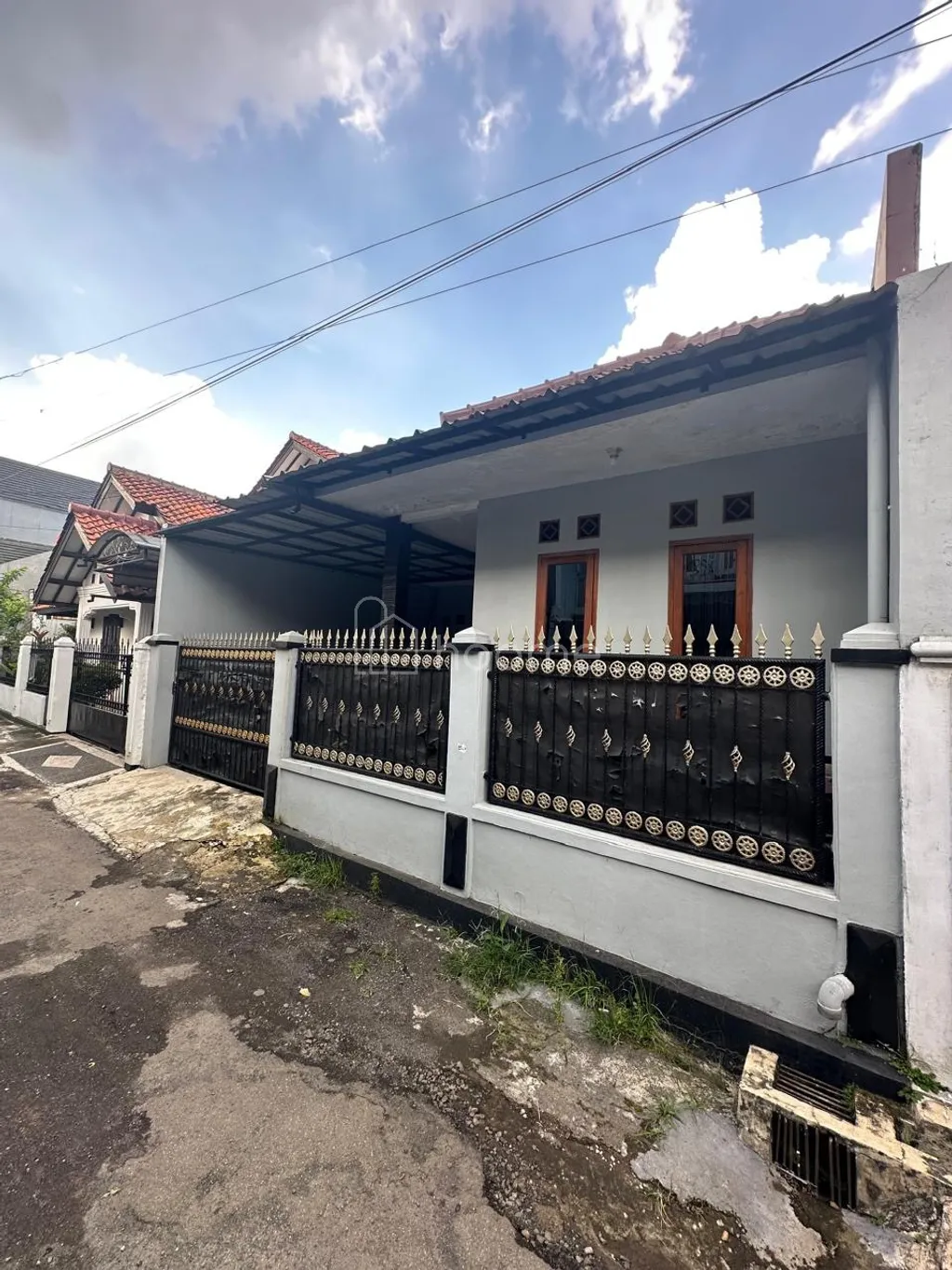 Dijual Rumah Siap Huni Lokasi Strategis di Arcamanik, Kota Bandung