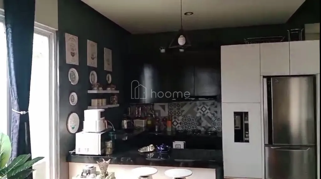 Dijual Rumah 3 Lantai Full Furnish dengan Lapang Basket