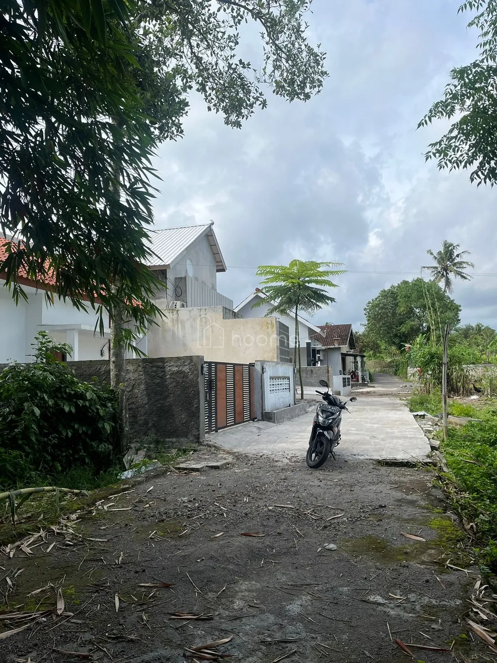 DIJUAL TANAH DI JAKAL KAMPUS UII, JL. DEGOLAN, BELAKANG PUSKESMAS, 1 KM / 4 MENIT KE UII. 