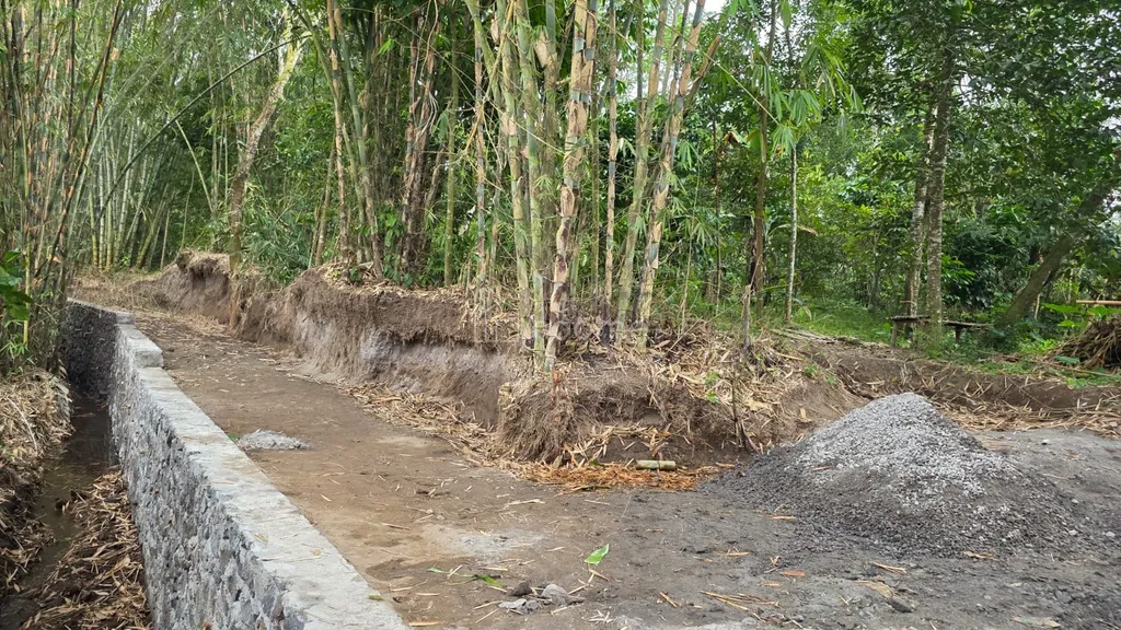 JUAL CEPAT! Tanah SHM Pekarangan Luas 2314 m² Lebar Depan 20 Meter di Ngelosari, Purwobinangun, Pakem, Sleman – Harga Rp 1,2 Juta/m² (Total ±Rp 2,776 Miliar) – Lokasi Alami, Air Mengalir Sepanjang Masa, Dekat 20+ Wisata Kaliurang!