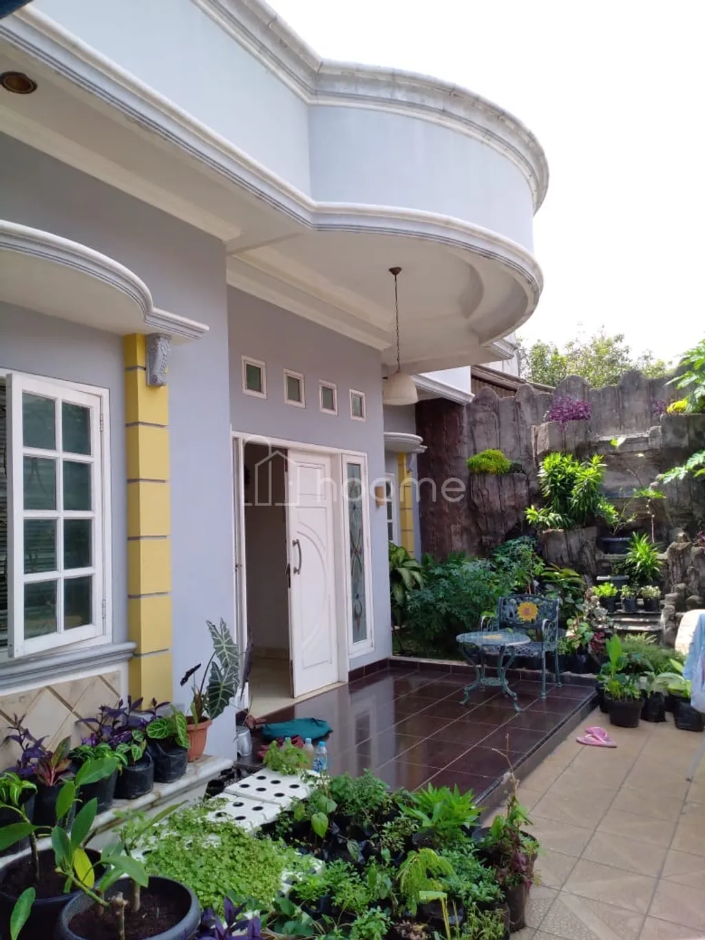 Rumah Dijual Strategis Hadap Timur + 4 Kontrakan & Kios