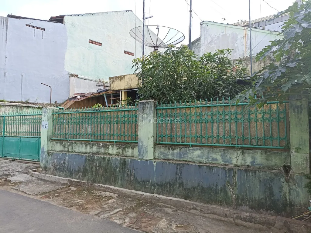 RUMAH TENGAH KOTA BANDARLAMPUNG