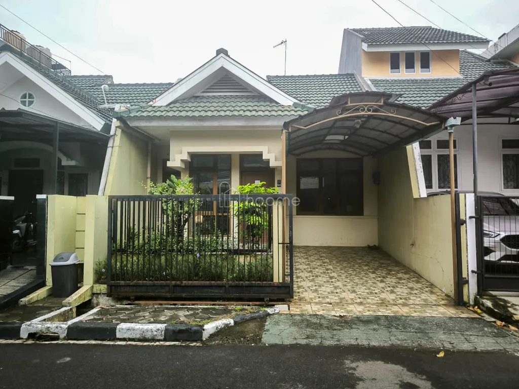 RUMAH DI PERUMAHAN JATIWARNA INDAH BEKASI JAKARTA