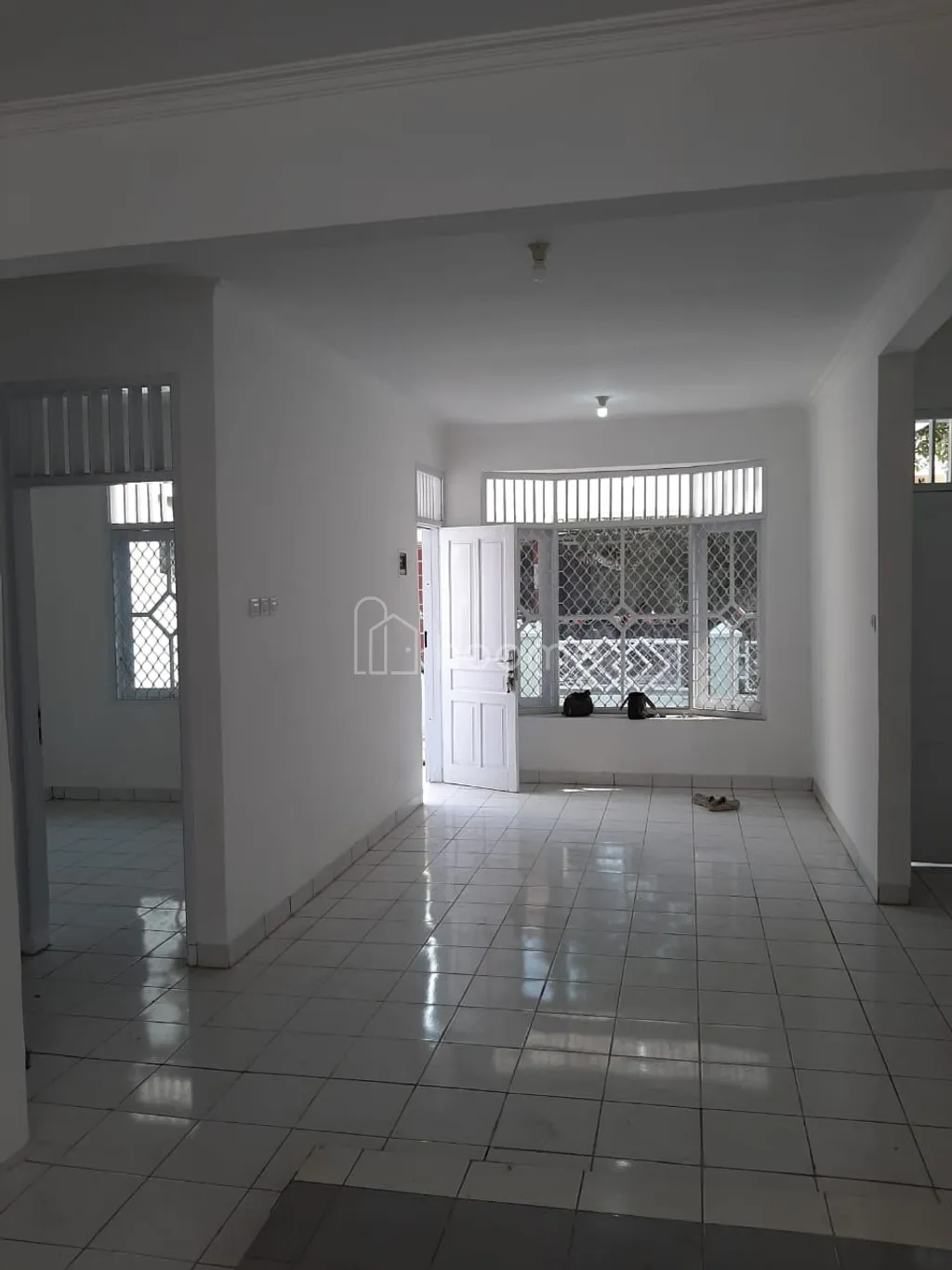 DIJUAL RUMAH RESINDA KARAWANG BARAT LOKASI STRATEGIS SIAP HUNI