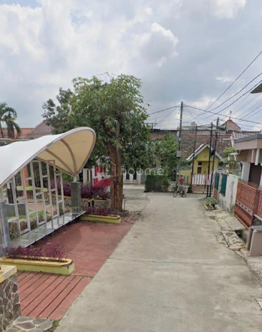 Rumah dijual murah di kompleks strategis yang tenang aman tidak banjir 