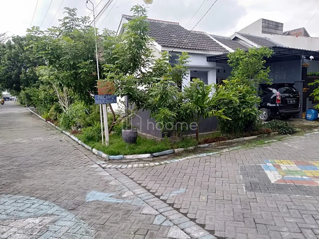 dikontrakan rumah Asri , Lokasi Strategis - belakang samsat krian 