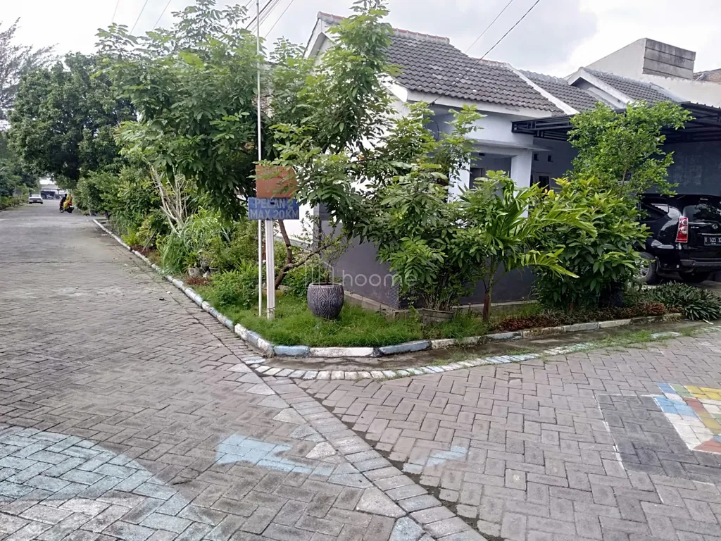 dikontrakan rumah Asri , Lokasi Strategis - belakang samsat krian 