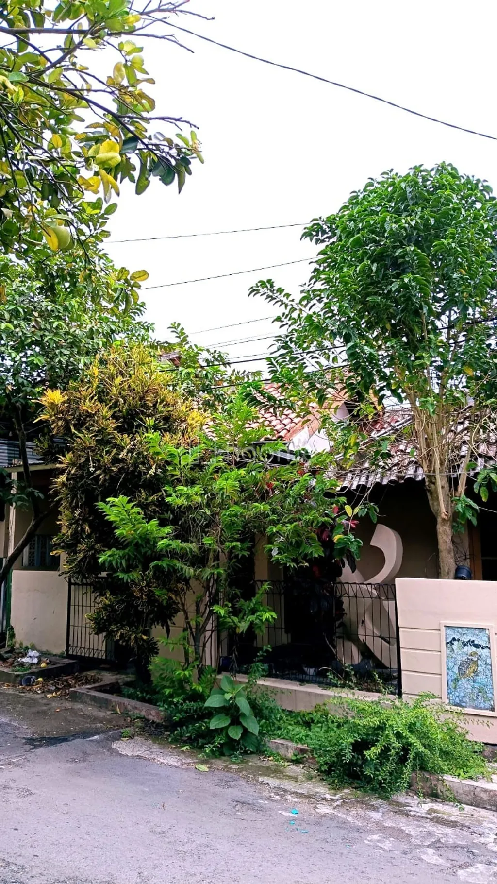 🏡 DIJUAL RUMAH 2 LANTAI 9 KAMAR – POTENSI USAHA KOSTAN DI LOKASI STRATEGIS