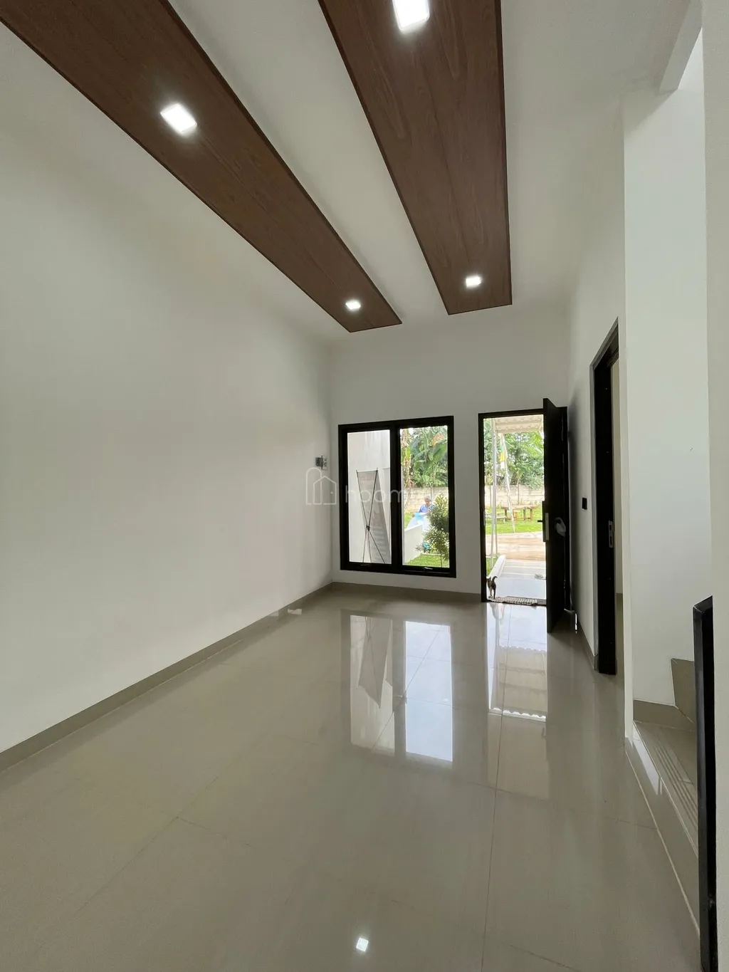 Judul Headline: Hunian Modern 2 Lantai di Jatisampurna, 5 Menit ke Tol!  Dijual rumah minimalis siap huni di lingkungan asri Bekasi.   Hunian nyaman berdesain modern   (LT 72 sampao 100 m²/LB 70 sampai 80 m²) dengan 3 kamar tidur, 2 kamar mandi, dan taman pribadi yang menawan. Dilengkapi smart door lock dan bebas banjir.  Lokasi sangat strategis:  5 Menit dari Tol Gabus/Jatiwarna  Dekat pusat perbelanjaan dan RS  Lingkungan aman, tenang, dan tertata tidak dapat dibuat saat ini. Silakan coba lagi nanti.