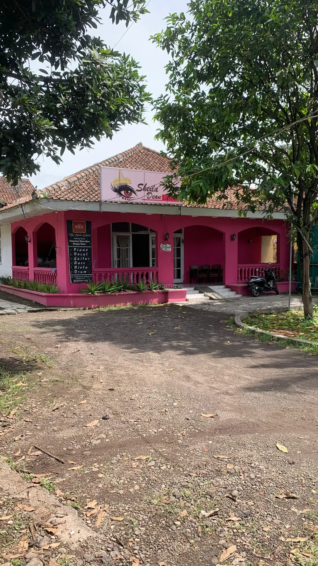 Rumah 1618m2 lokasi Premium Mainroad Garut Kota (Murah)