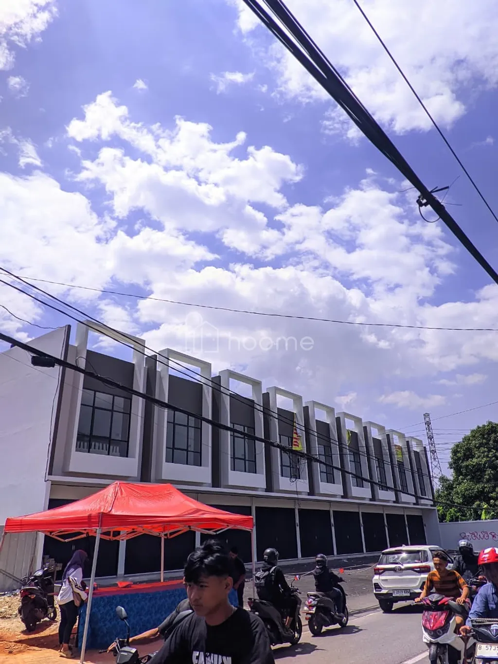 Ruko di jalan raya kodau