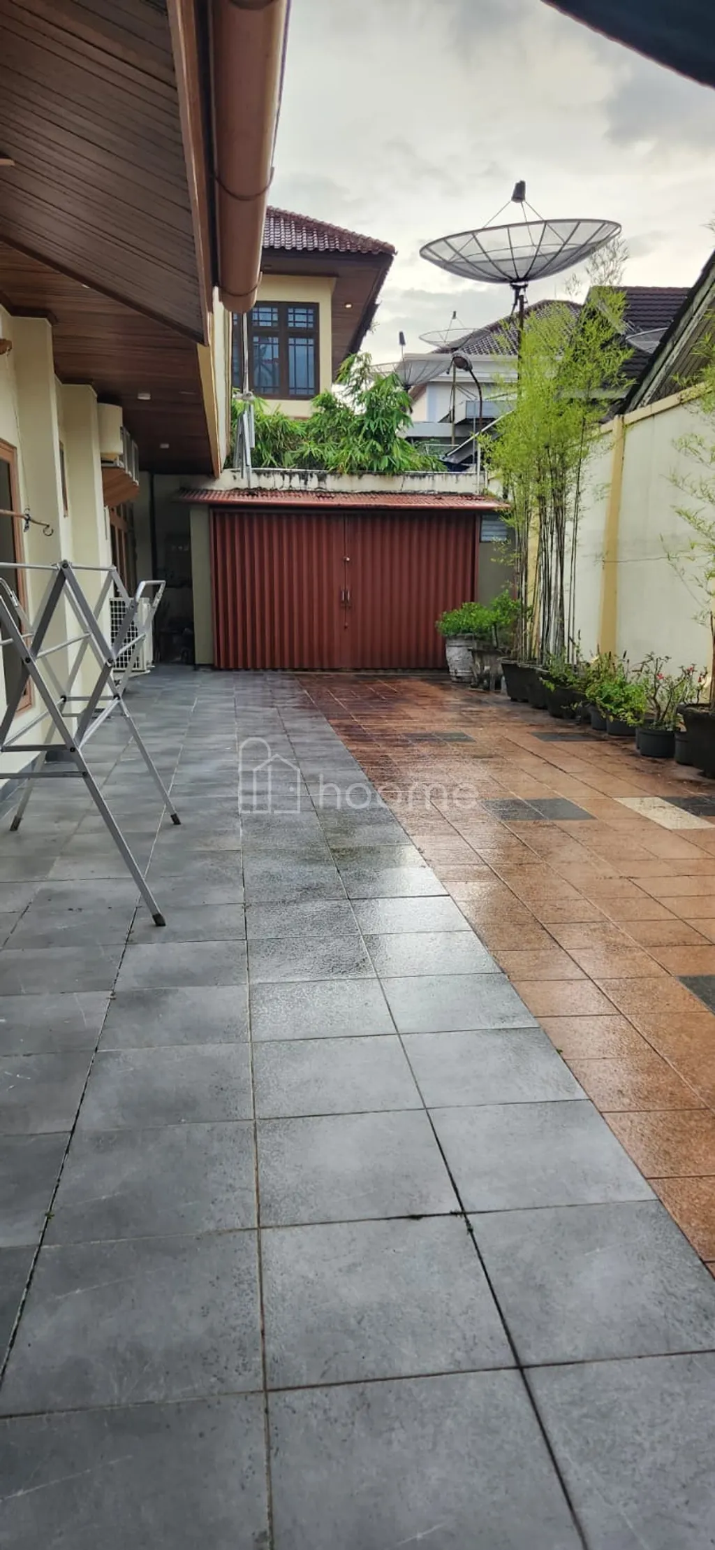 Dijual Rumah Mewah Pontianak, di Lokasi Wr. Supratman, Strategis, Pusat Kota