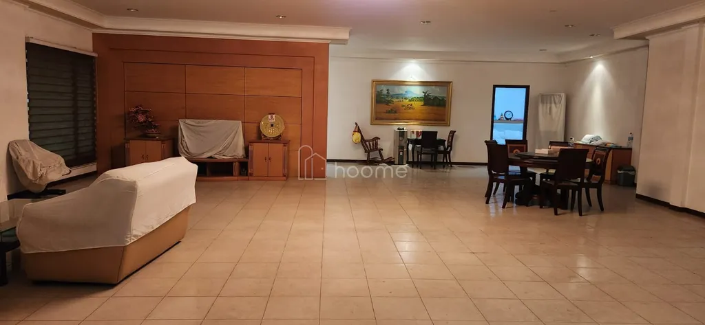 Dijual Rumah Mewah Pontianak, di Lokasi Wr. Supratman, Strategis, Pusat Kota