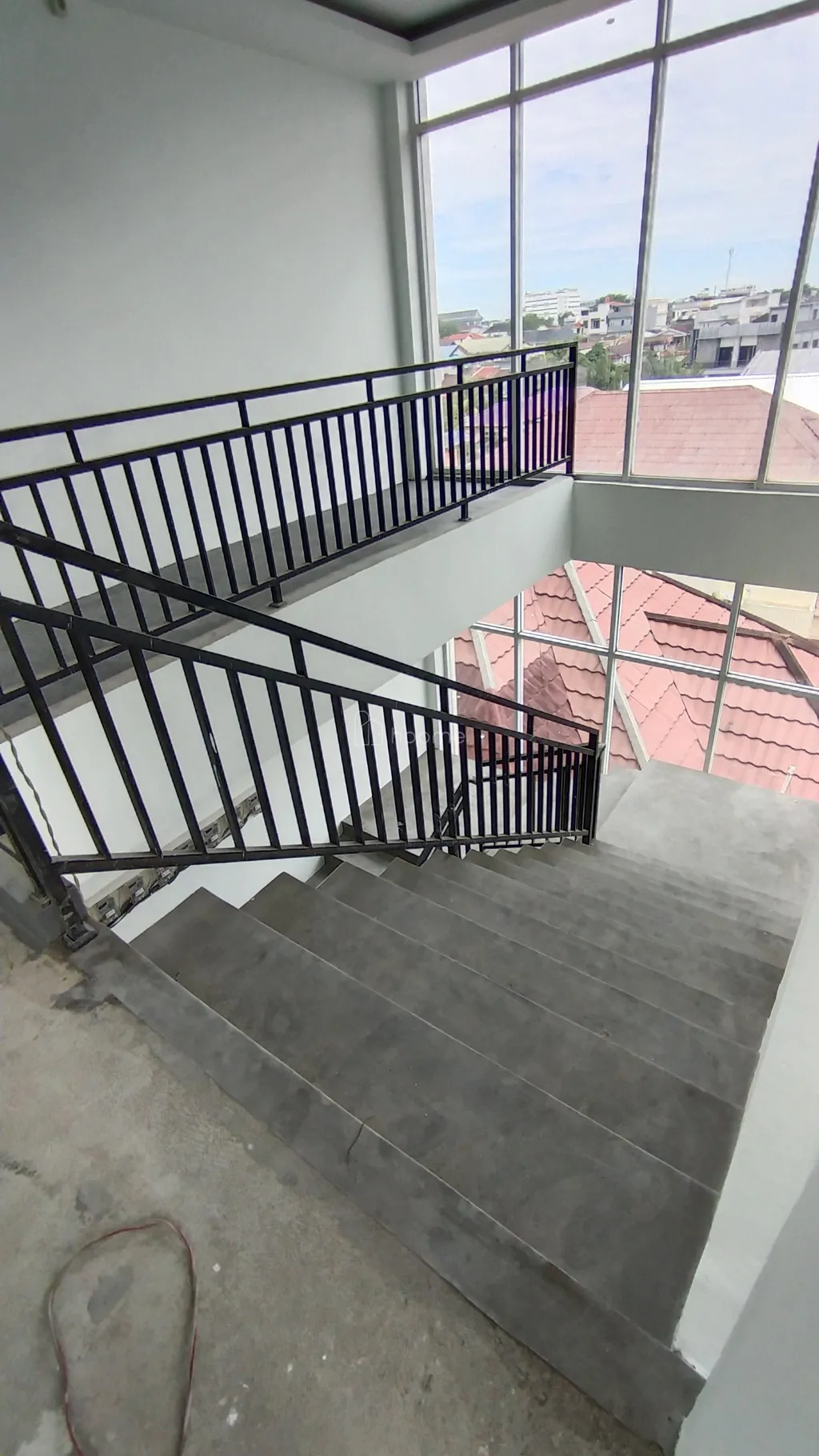 Dijual Kost ROI tinggi di Pontianak, Dengan 50 Kamar Tidur, Pintu Car ID