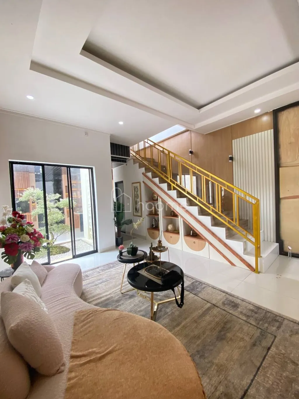 Dijual rumah 2 lantai dengan konsep asian tropis