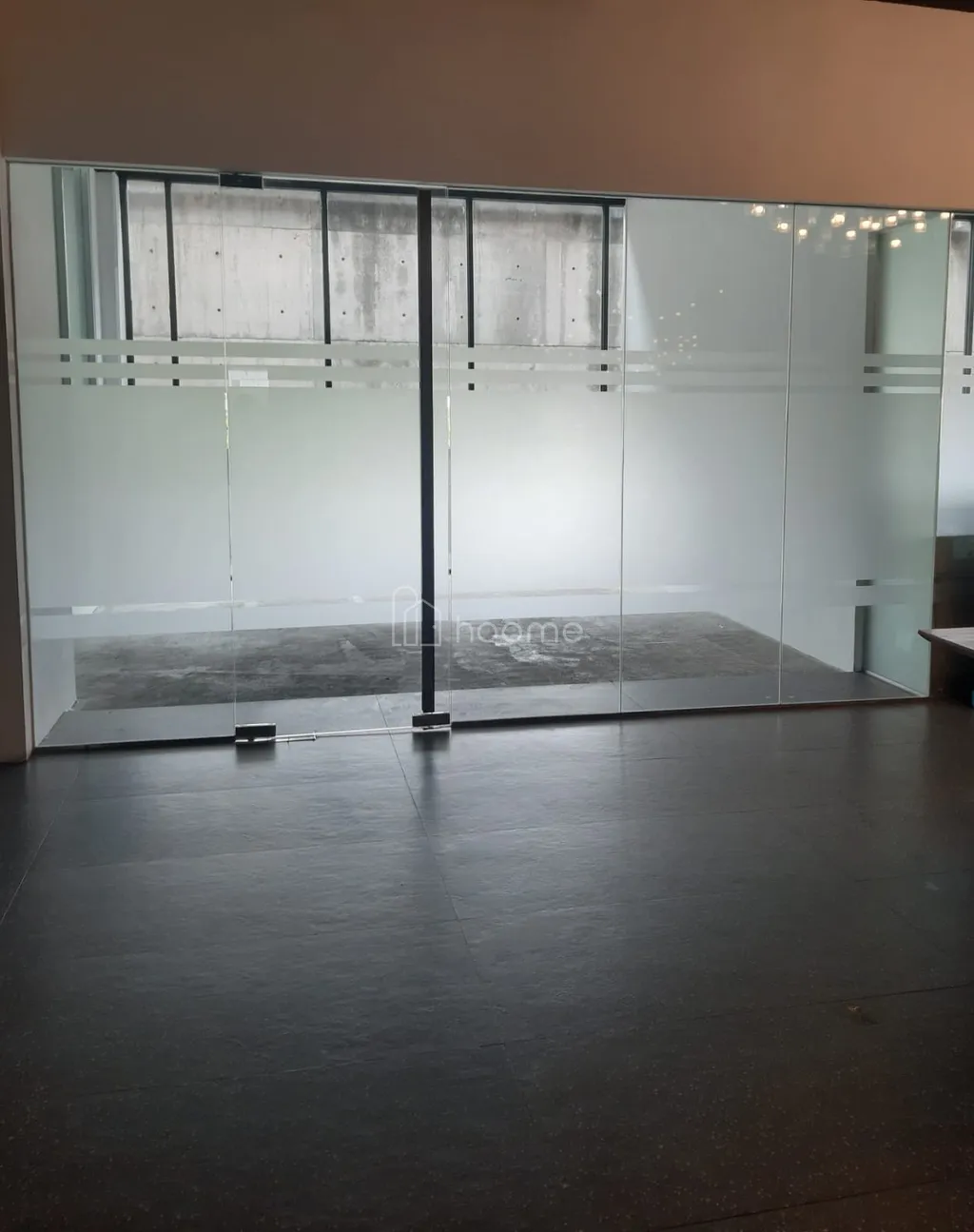 Disewakan kantor lokasi strategis dijalan utama Gading Serpong