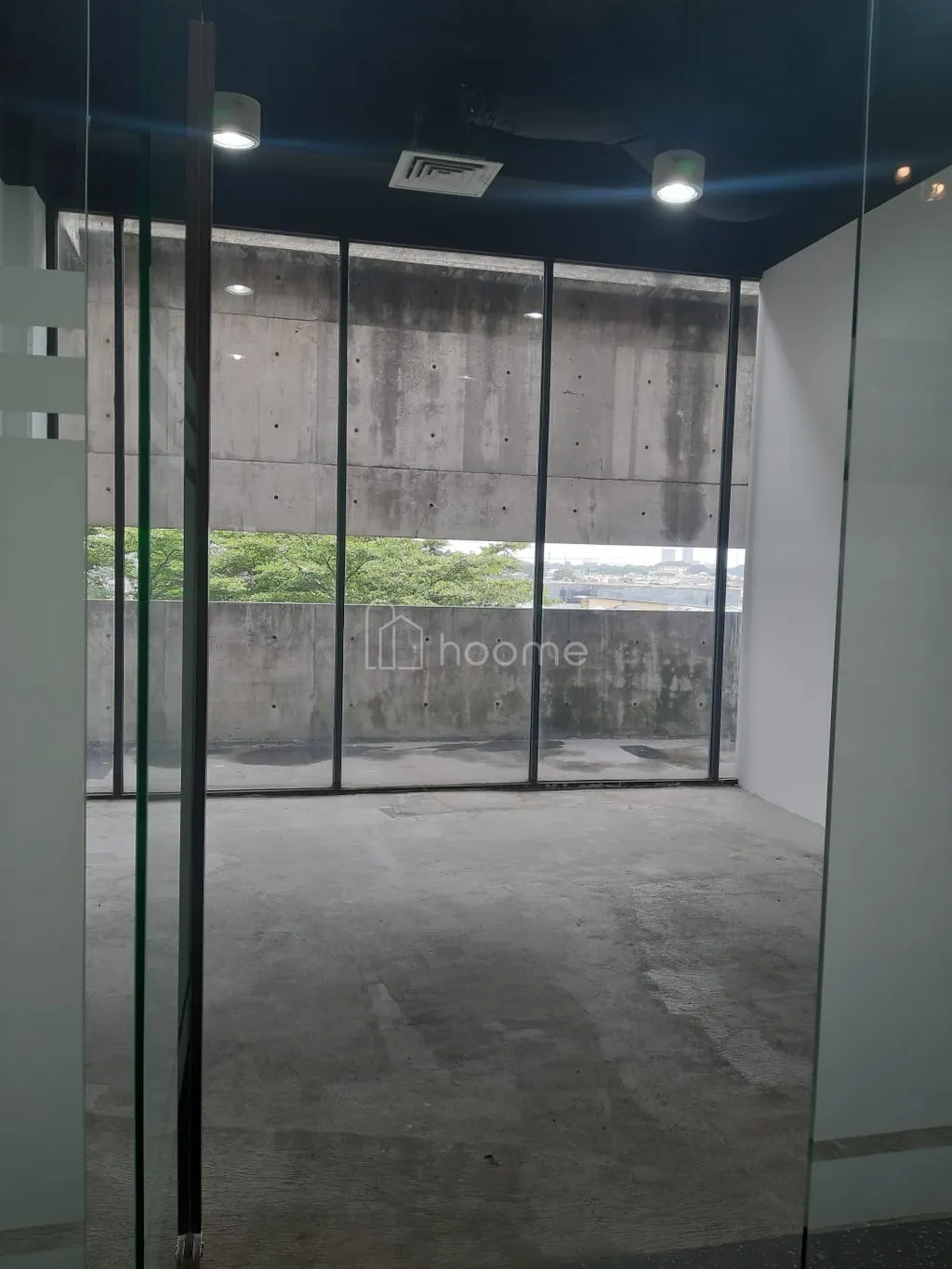 Disewakan kantor lokasi strategis dijalan utama Gading Serpong