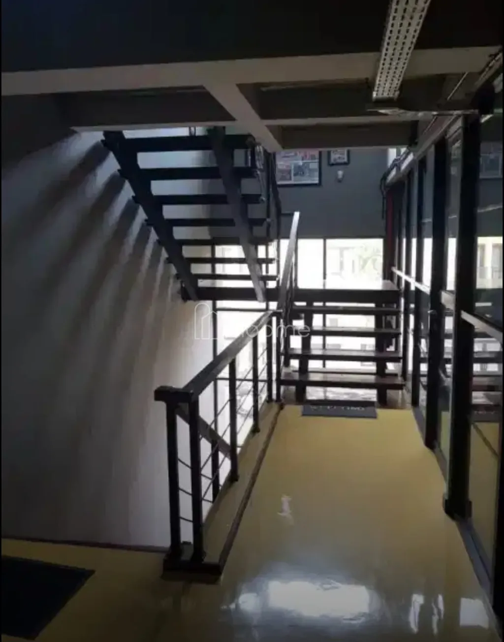 Dijual Gedung Kantor 4 Lantai di Benhil Jakarta Pusat, Dengan Parkiran Luas