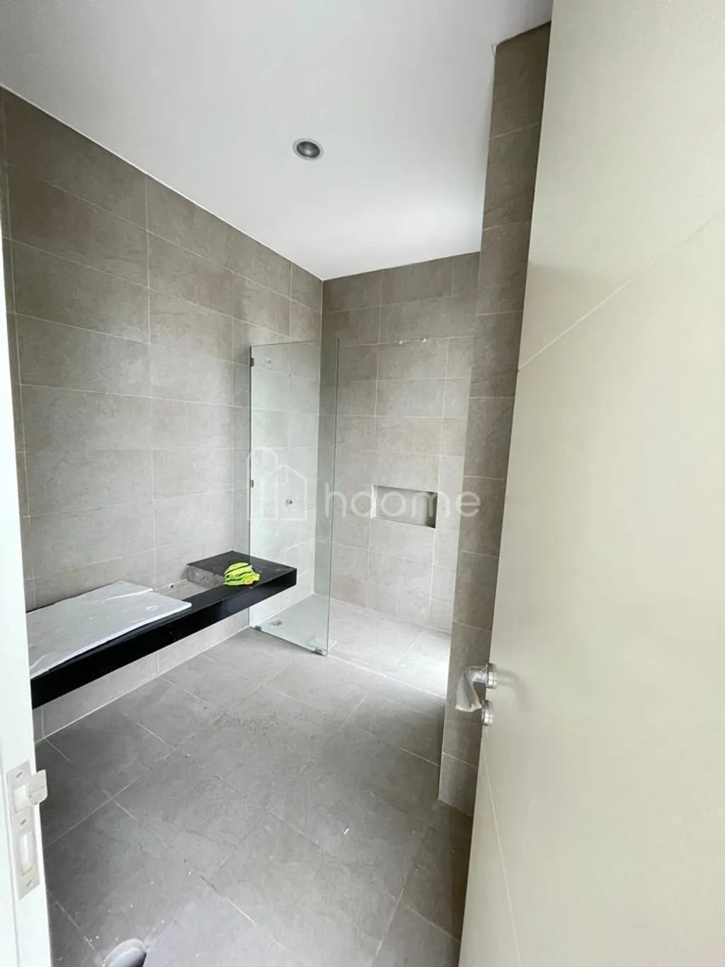 Sewa Rumah 3KT Baru Gress The Green lake Citraland dekat Pakuwon