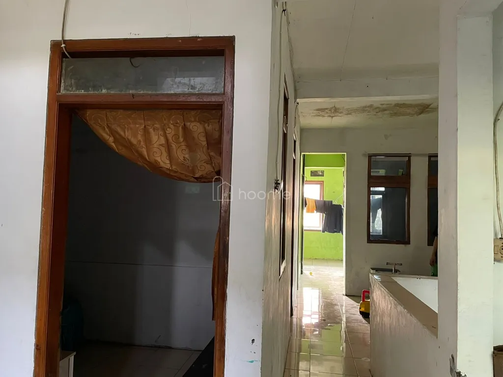 Dijual Rumah Lokasi Strategis dan Bebas Banjir masuk pintu komplek Jalan Soekarno Hatta. Harga bisa Nego