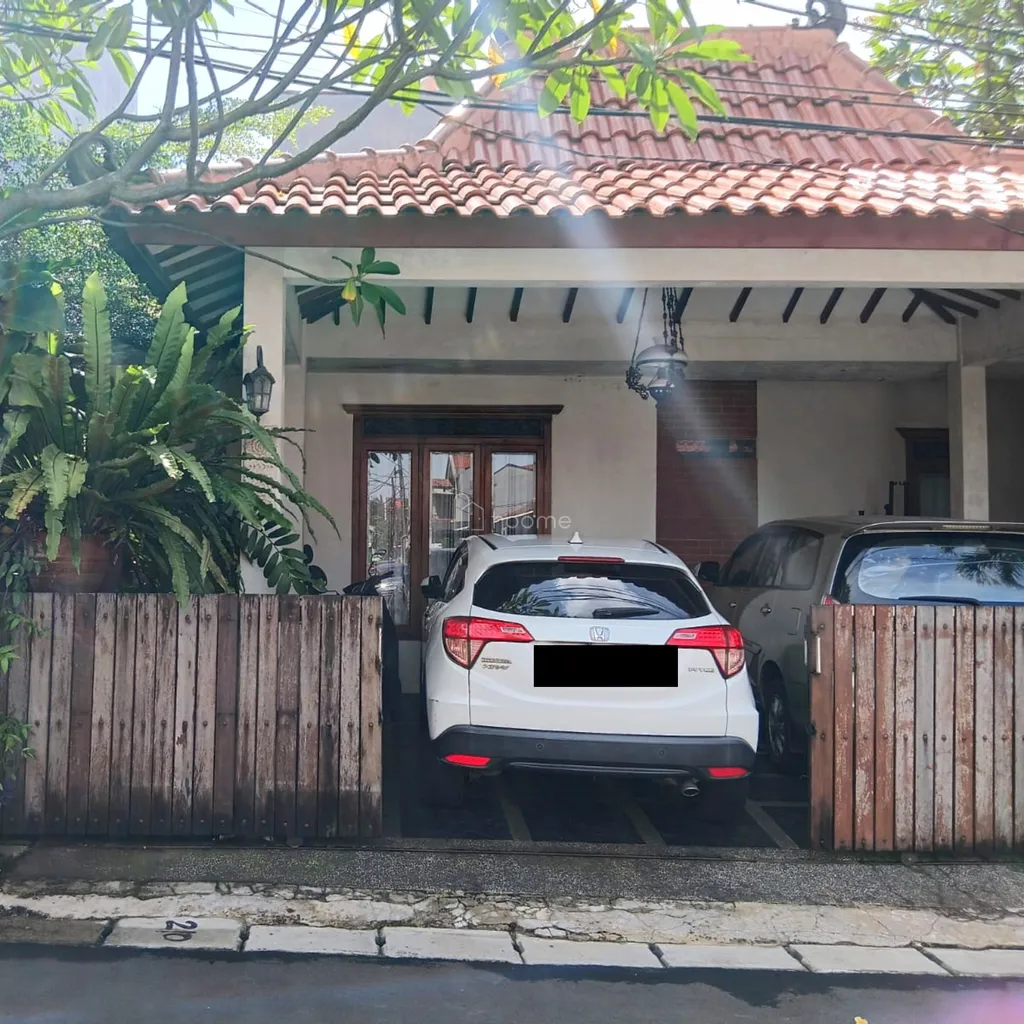  Rumah 2 Lantai 4 Kamar di Griya Satwika – Akses Mudah”