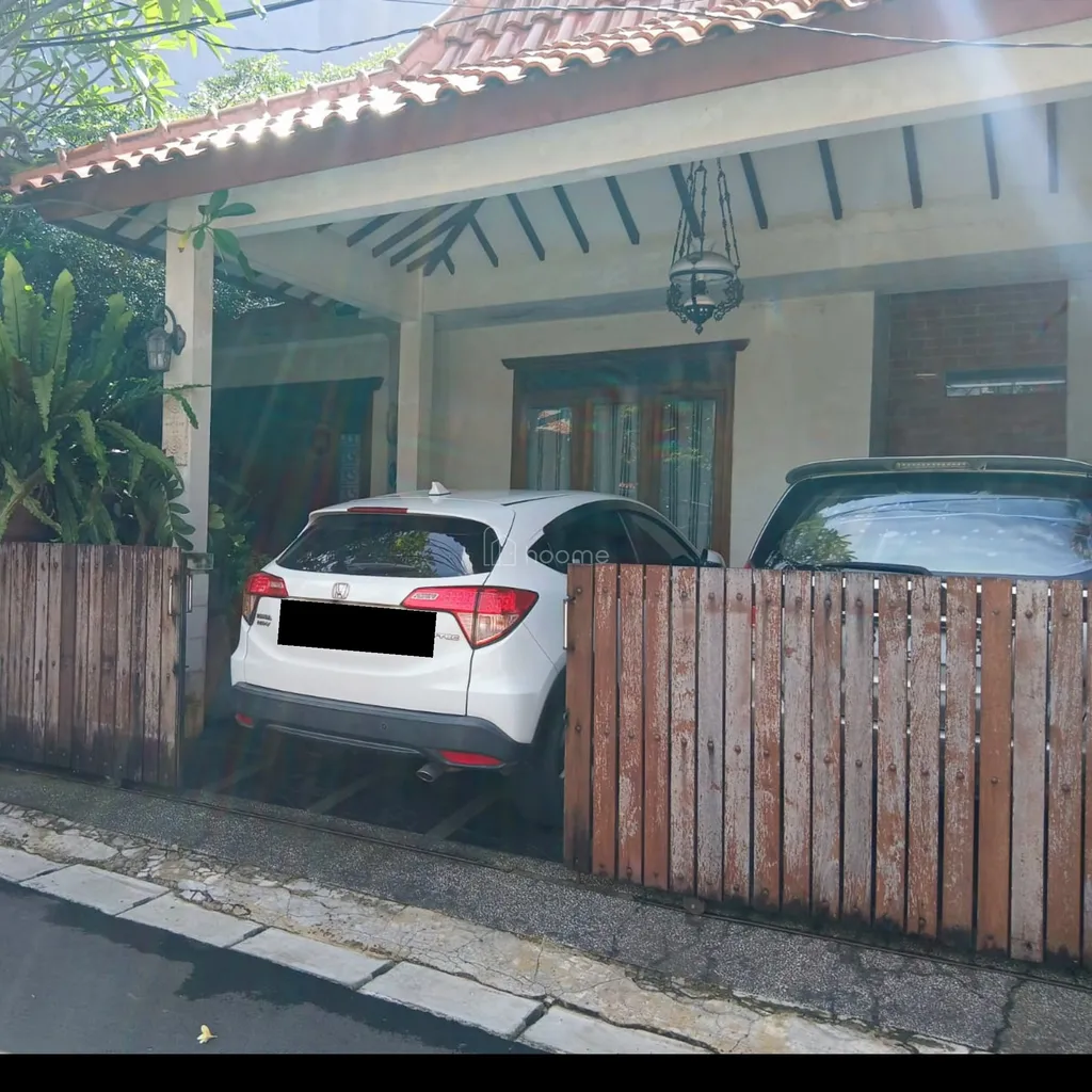  Rumah 2 Lantai 4 Kamar di Griya Satwika – Akses Mudah”