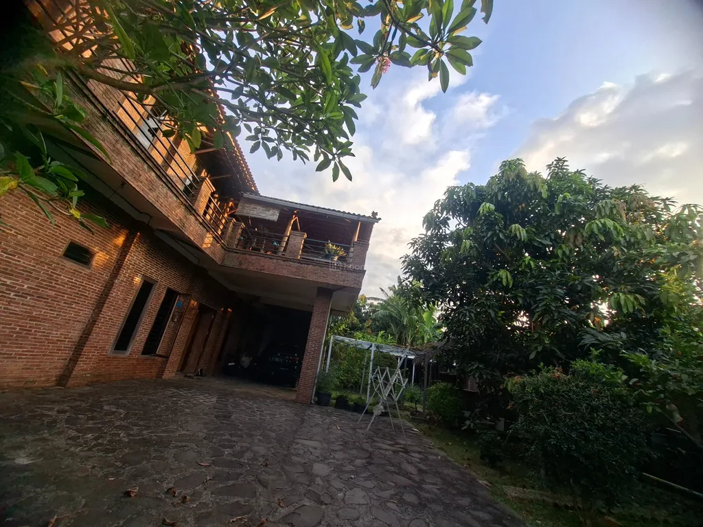 RUMAH 2 LANTAI TEMBOK BATU BATA