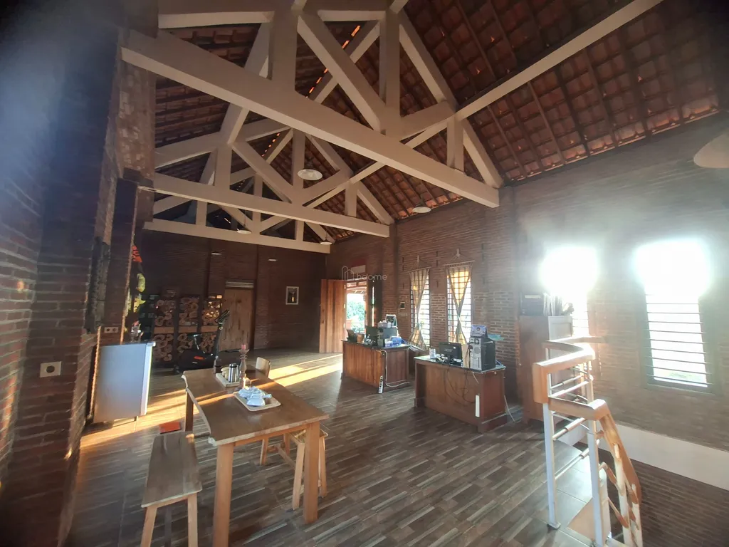 RUMAH 2 LANTAI TEMBOK BATU BATA