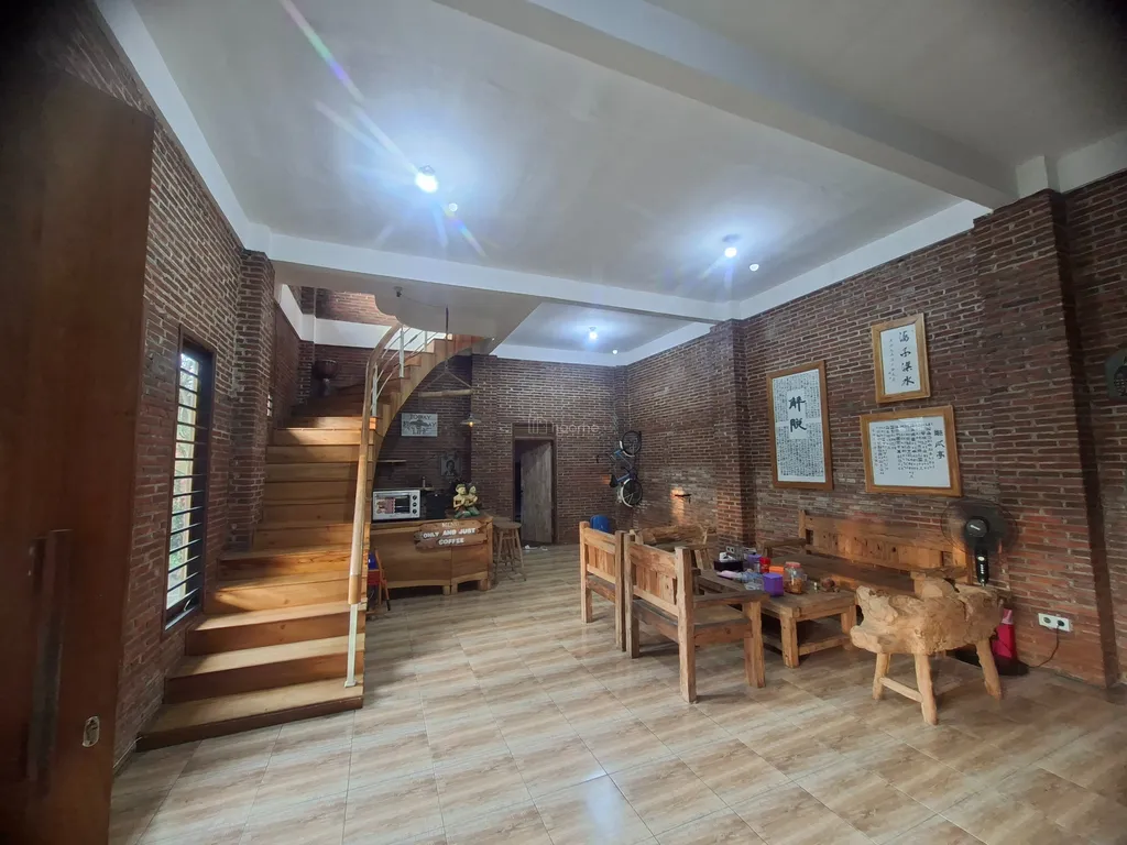 RUMAH 2 LANTAI TEMBOK BATU BATA