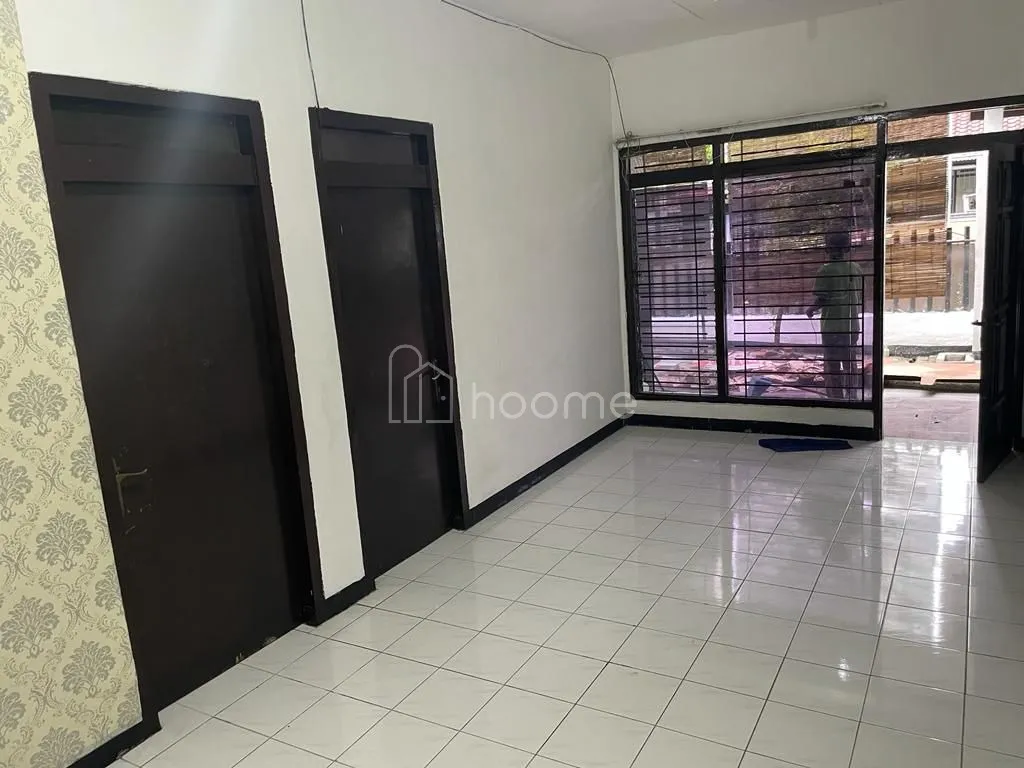 Sewa murah 5kt 1,5 lantai Kutisari Indah dekat Kampus Petra, Ubaya