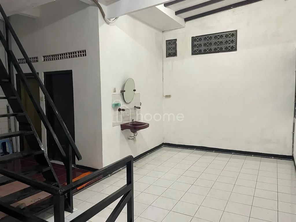 Sewa murah 5kt 1,5 lantai Kutisari Indah dekat Kampus Petra, Ubaya