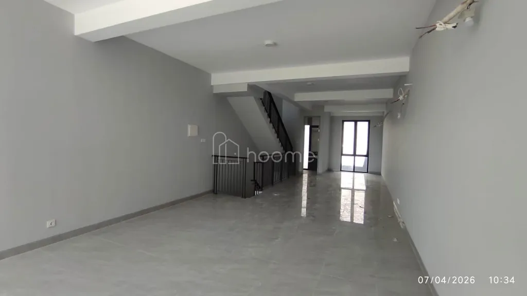 Disewakan Ruko Beverly 3 lantai di Pakuwon City depan Hokky Supermaket