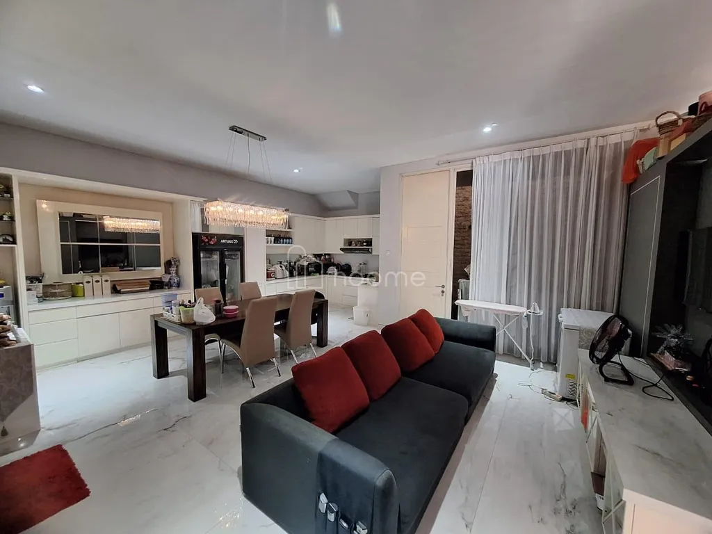 Jual Harga Miring Semi Furnish Rumah Malibu Pakuwon City Bagus 2 Lt SHM