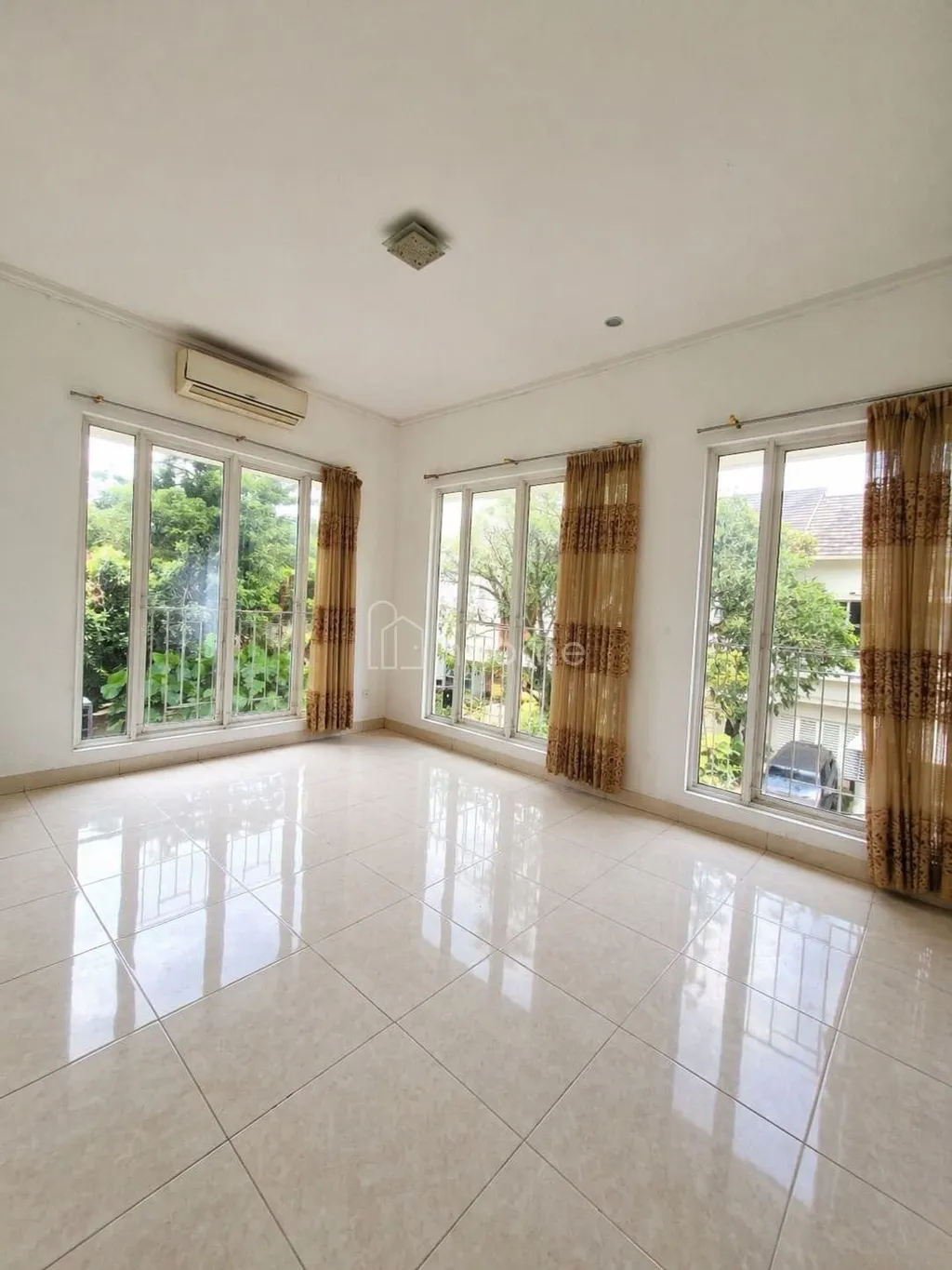 Rumah di sewakan di Bintaro sektor 9 Perumahan Emerald View