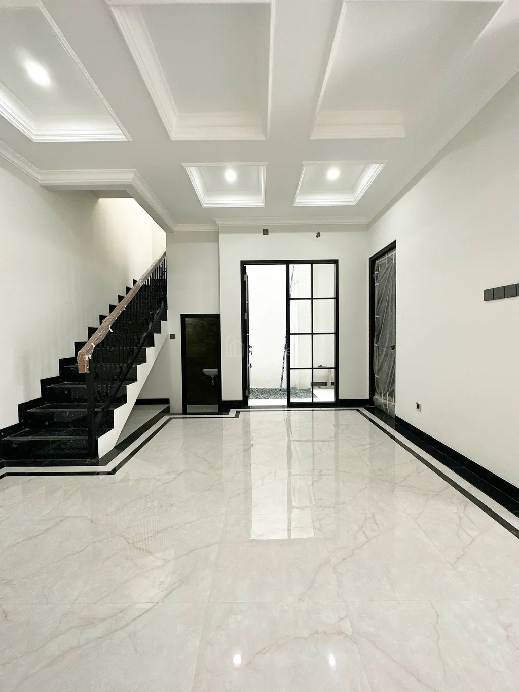 Di jual rumah clasik di cibubur ciracas