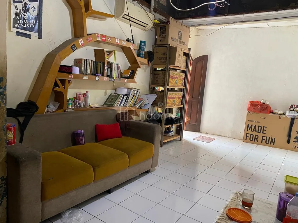 Dijual segera tanah beserta warung/kios, 99m, Jagakarsa, pinggir jalan