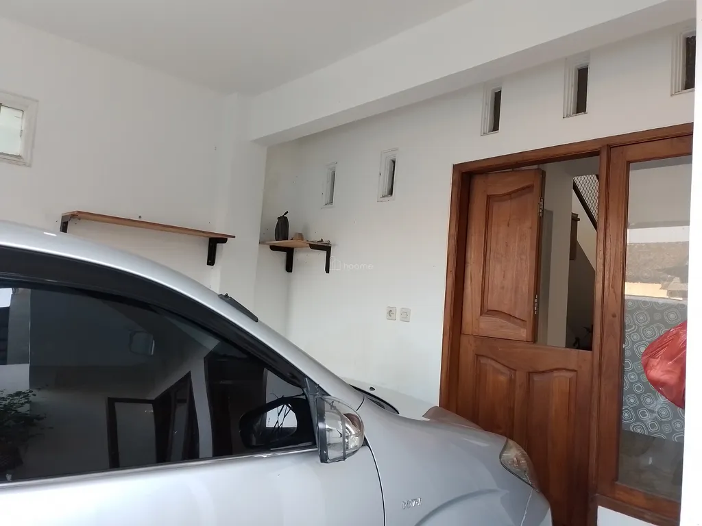 DIJUAL RUMAH 2 LANTAI POSISI STRATEGIS, NYAMAN &  ASRI DIPUSAT KOTA KEDIRI-JL IMAM BONJOL 