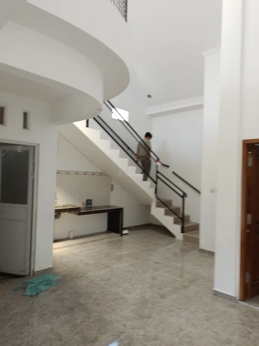 DIJUAL RUMAH 2 LANTAI POSISI STRATEGIS, NYAMAN &  ASRI DIPUSAT KOTA KEDIRI-JL IMAM BONJOL 