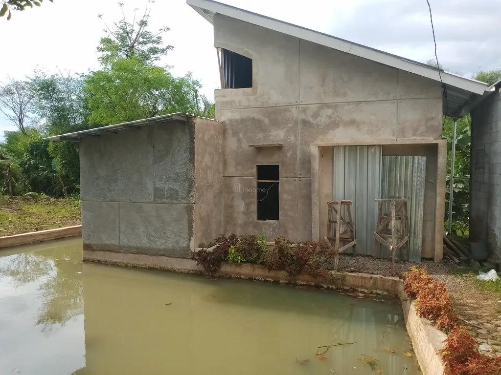 Rumah setengah jadi+balong kolam ikan 