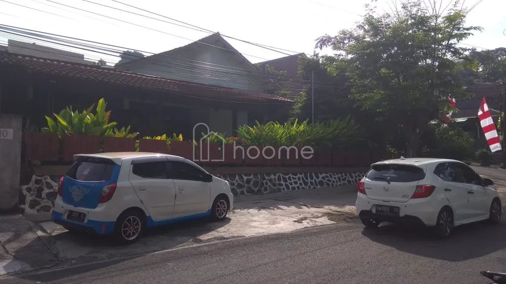 Rumah Luas dengan Halaman Asri – Investasi Properti Premium!