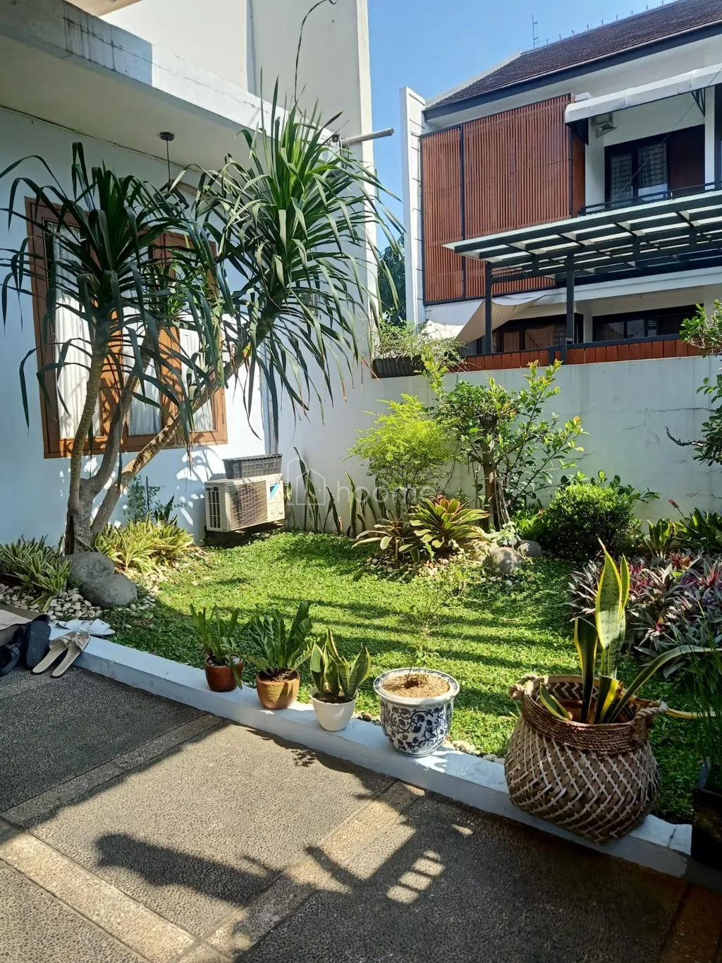 Rumah Batununggal Indah Luas 162 Dua Lantai