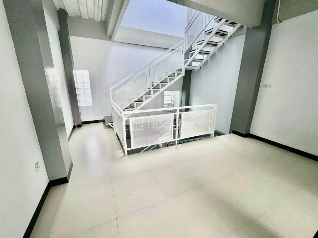 Disewa Ruko Hijau Aesthetic Modern 3 Lantai Jakarta Timur — foto 4 dari 4