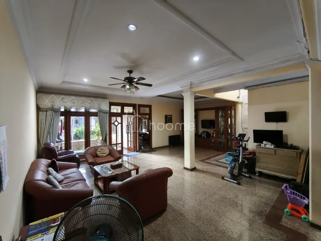 Dijual Rumah Rumah Mewah Klasik Kokoh Material Jati tebet timur — foto 1 dari 4