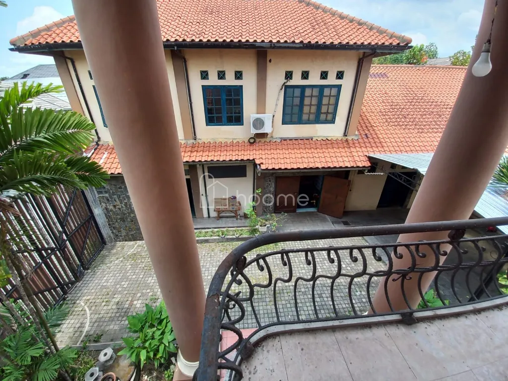 Dijual Rumah Strategis & Luas, 2 Lt.  dekat kampus UTDI — foto 4 dari 4