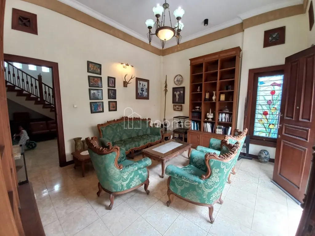Dijual Rumah Strategis & Luas, 2 Lt.  dekat kampus UTDI — foto 1 dari 4